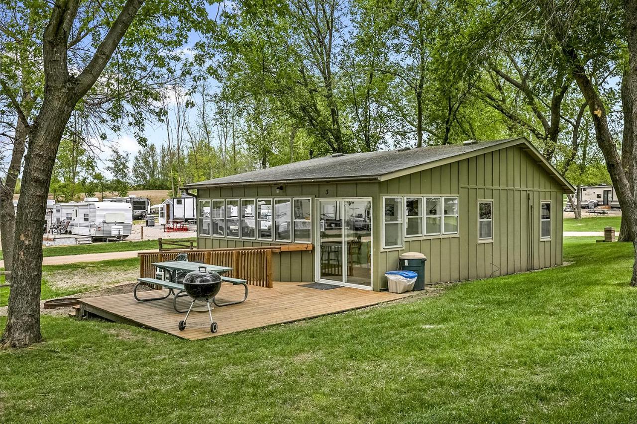 Swan Lake Resort & Campground Fergus Falls Exteriör bild